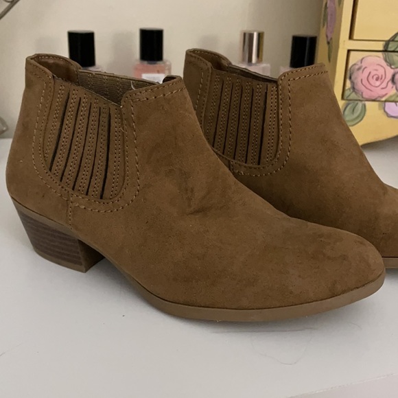 AE Booties - Picture 2 of 5